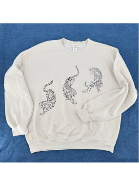 Tiger Sweatshirt ASO Kaley Cuoco Urban Outfitters Project Social T Animal Print